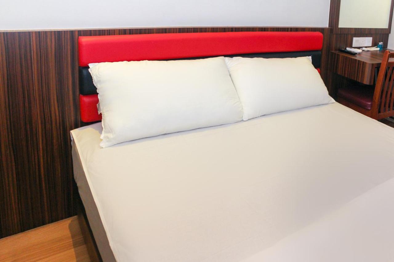 Oyo 90027 Happy Hotel Johor Bahru Luaran gambar