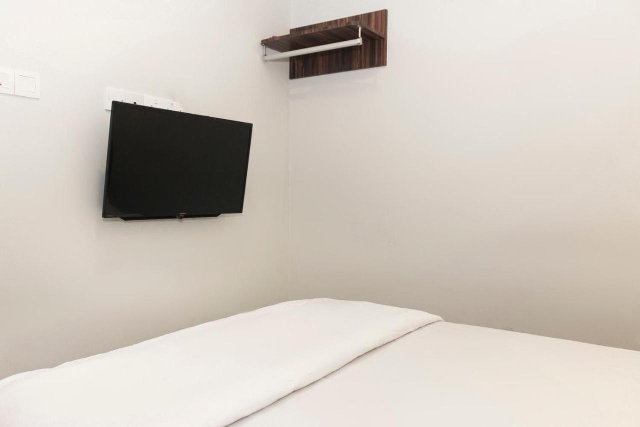 Oyo 90027 Happy Hotel Johor Bahru Luaran gambar