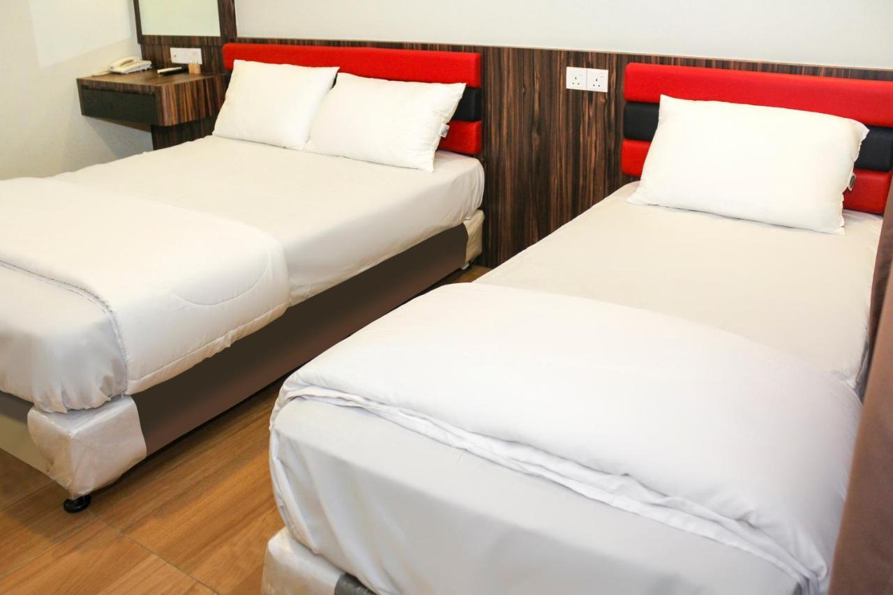 Oyo 90027 Happy Hotel Johor Bahru Luaran gambar
