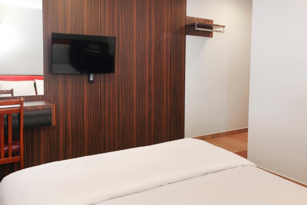 Oyo 90027 Happy Hotel Johor Bahru Luaran gambar