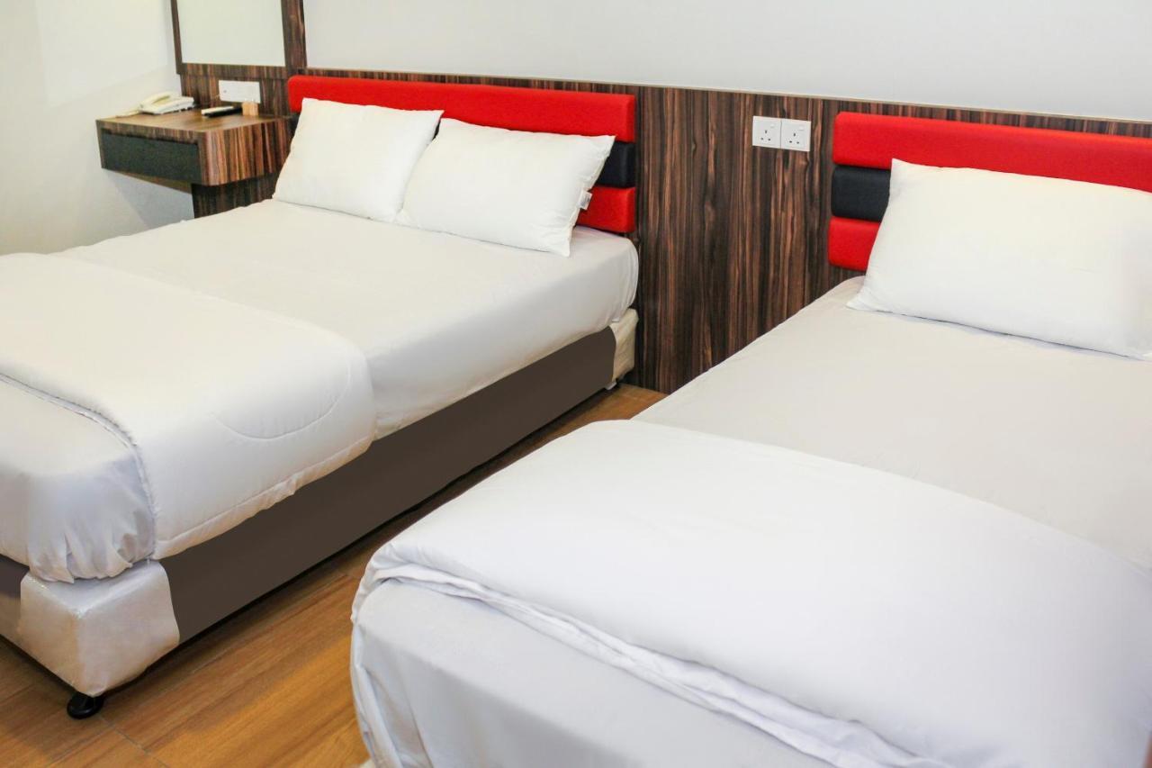 Oyo 90027 Happy Hotel Johor Bahru Luaran gambar
