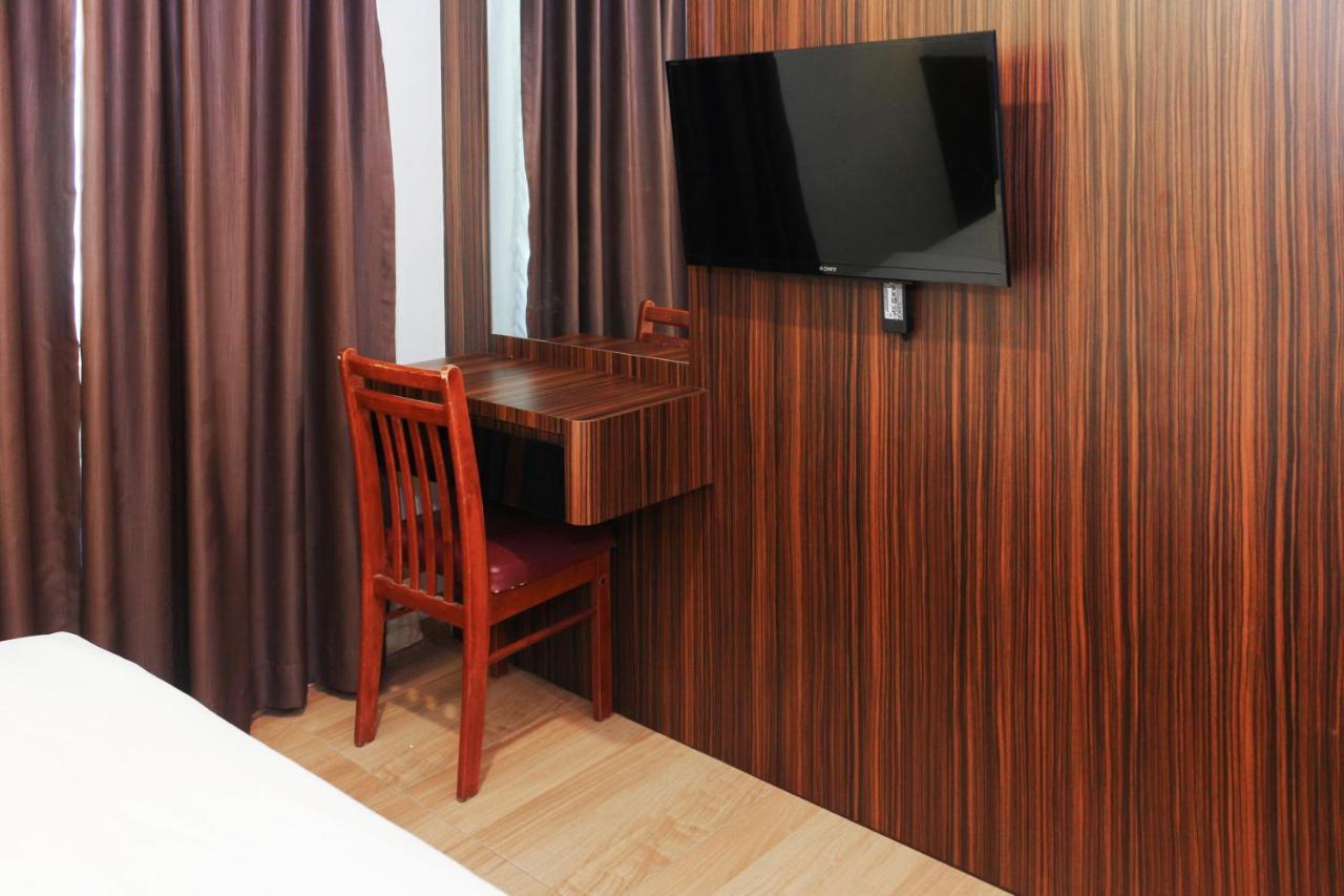 Oyo 90027 Happy Hotel Johor Bahru Luaran gambar