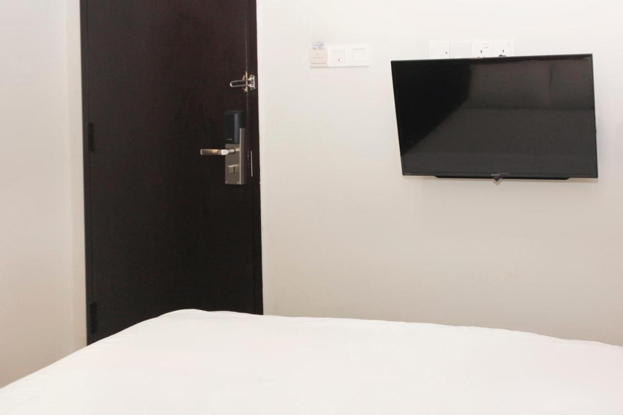 Oyo 90027 Happy Hotel Johor Bahru Luaran gambar