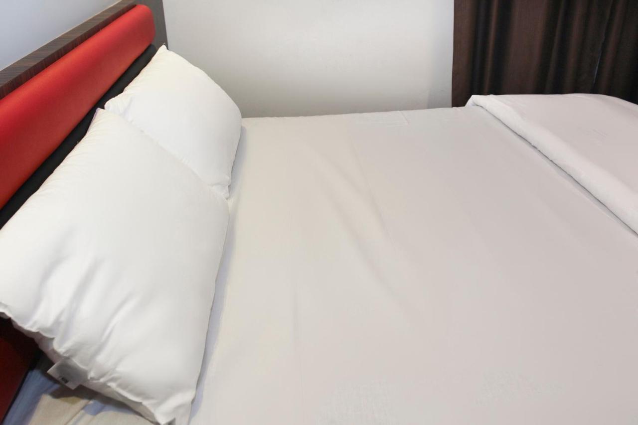 Oyo 90027 Happy Hotel Johor Bahru Luaran gambar