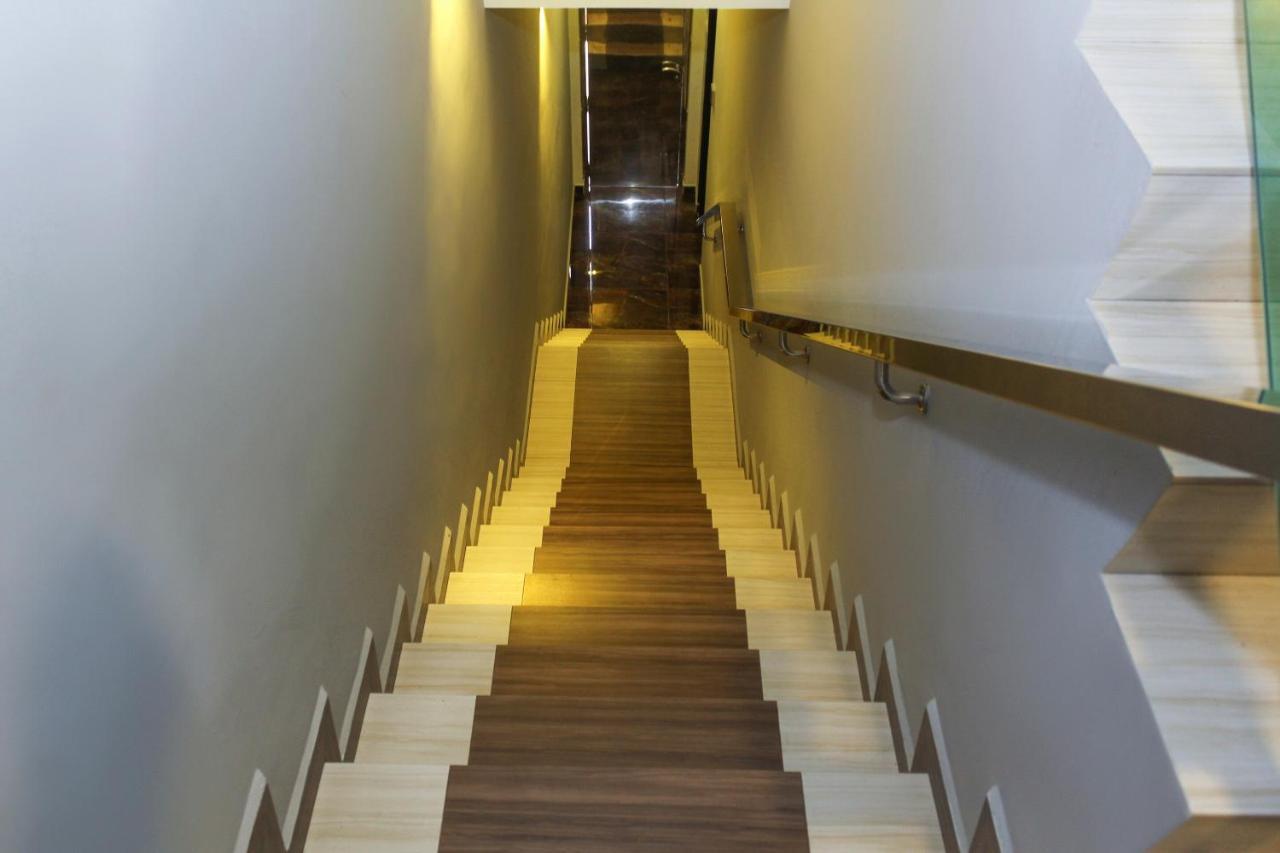 Oyo 90027 Happy Hotel Johor Bahru Luaran gambar